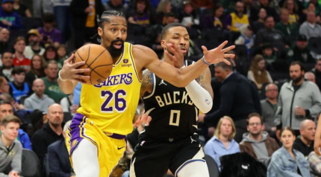 百回合赢18分！湖人造新杀阵 丁威迪提升冲冠机会