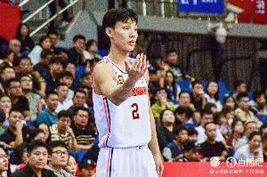 哈维被限制&amp;上海进攻体系运转不起来 徐杰抛投&amp;三分都很有杀伤力