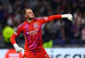 记者：米兰将里昂门将卢卡斯-佩利视为迈尼昂替代人选