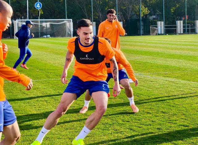 百家乐官网-阿尔瓦罗带着彭啸踢，铁人四叉戟冲击 李金羽不会飘 泰山拒绝爆冷